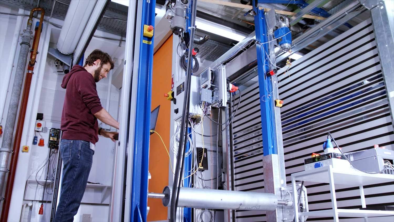 FEIG Electronic: Technik-Szene aus dem Recruitingclip