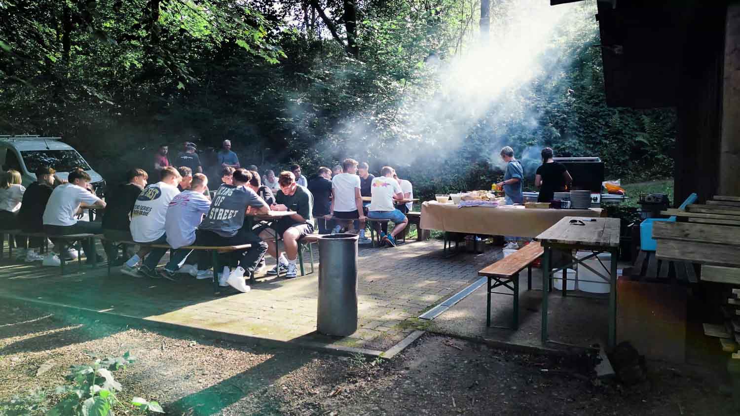 Kemper Azubi-Teambuilding: Auszubildende beim gemeinsamen Arbeiten