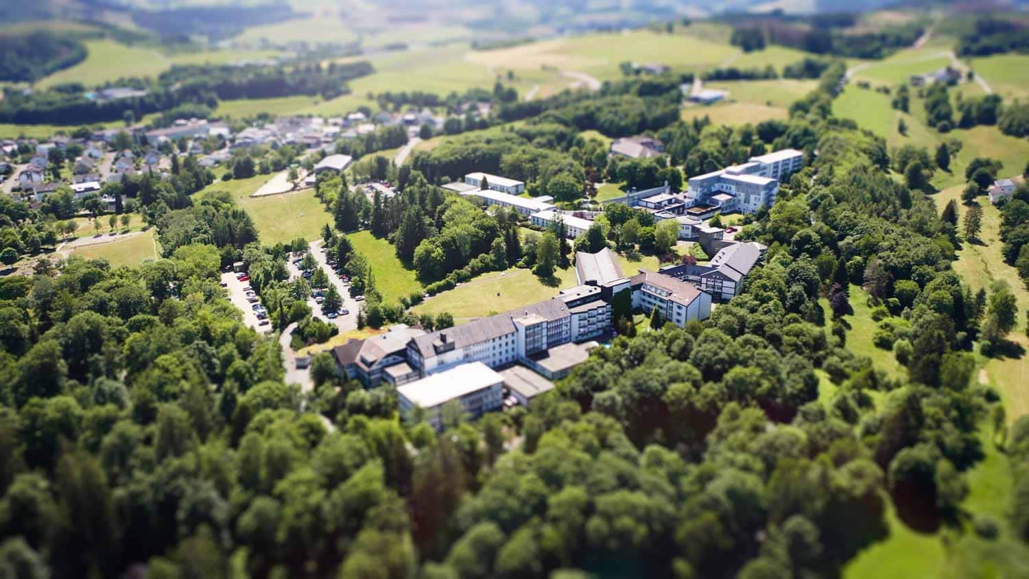 VAMED Recruitingfilm: Mitarbeiterin im Gesundheitswesen